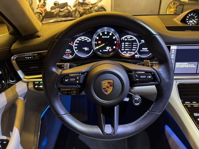 PORSCHE PANAMERA TURBO S HÍBRIDA - Imagem 12