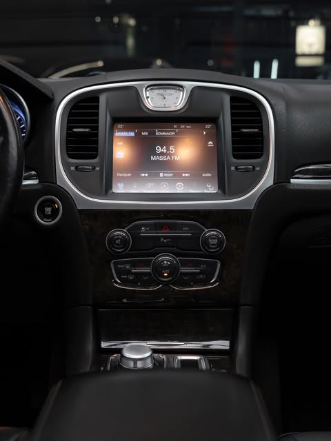 CHRYSLER 300C - Imagem 8