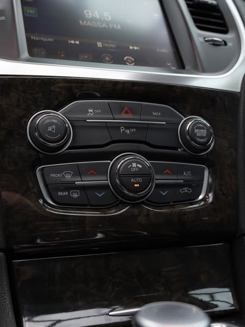 CHRYSLER 300C - Imagem 10