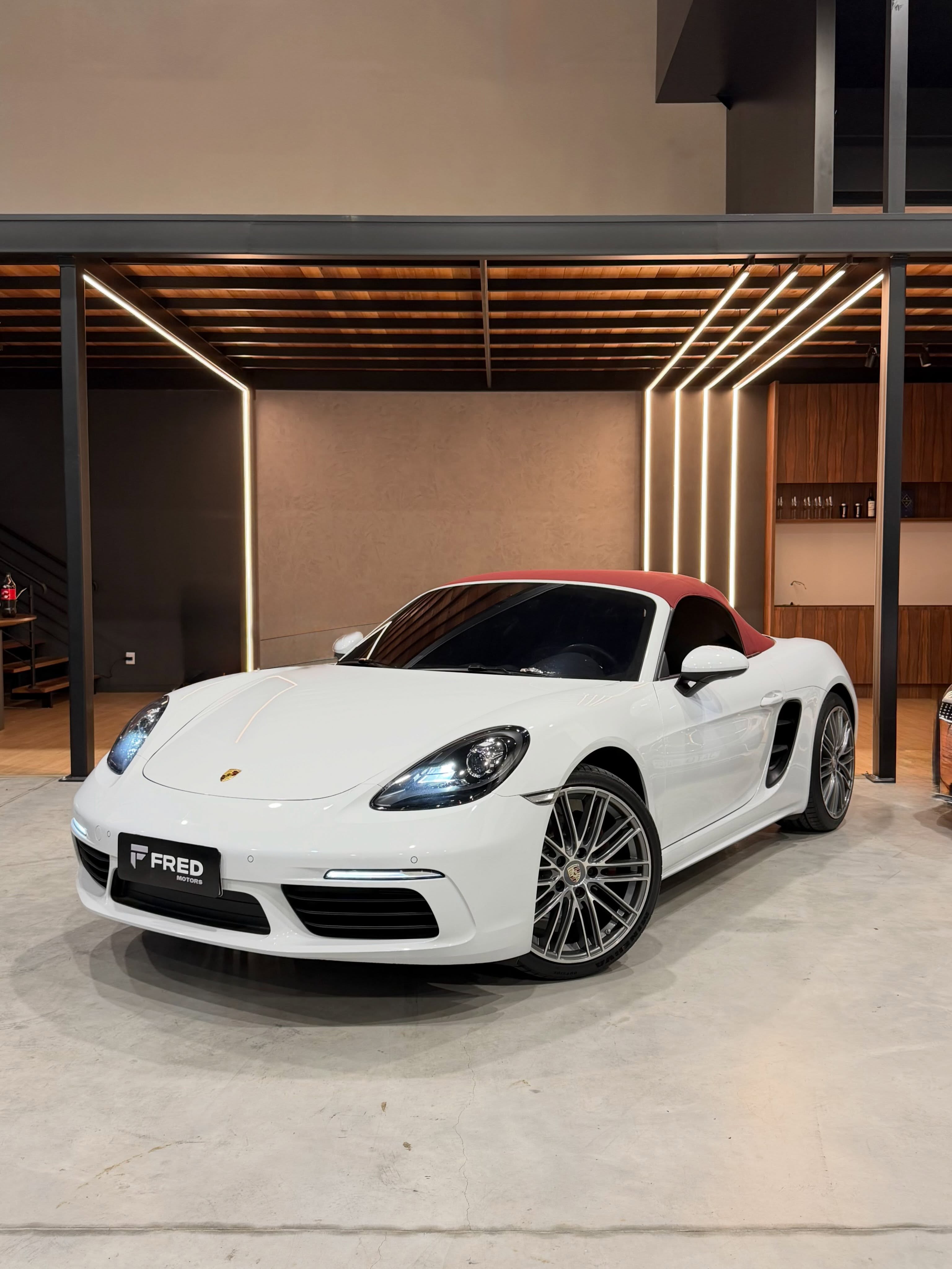 PORSCHE 718 BOXSTER 2.0 TURBO - Imagem 1