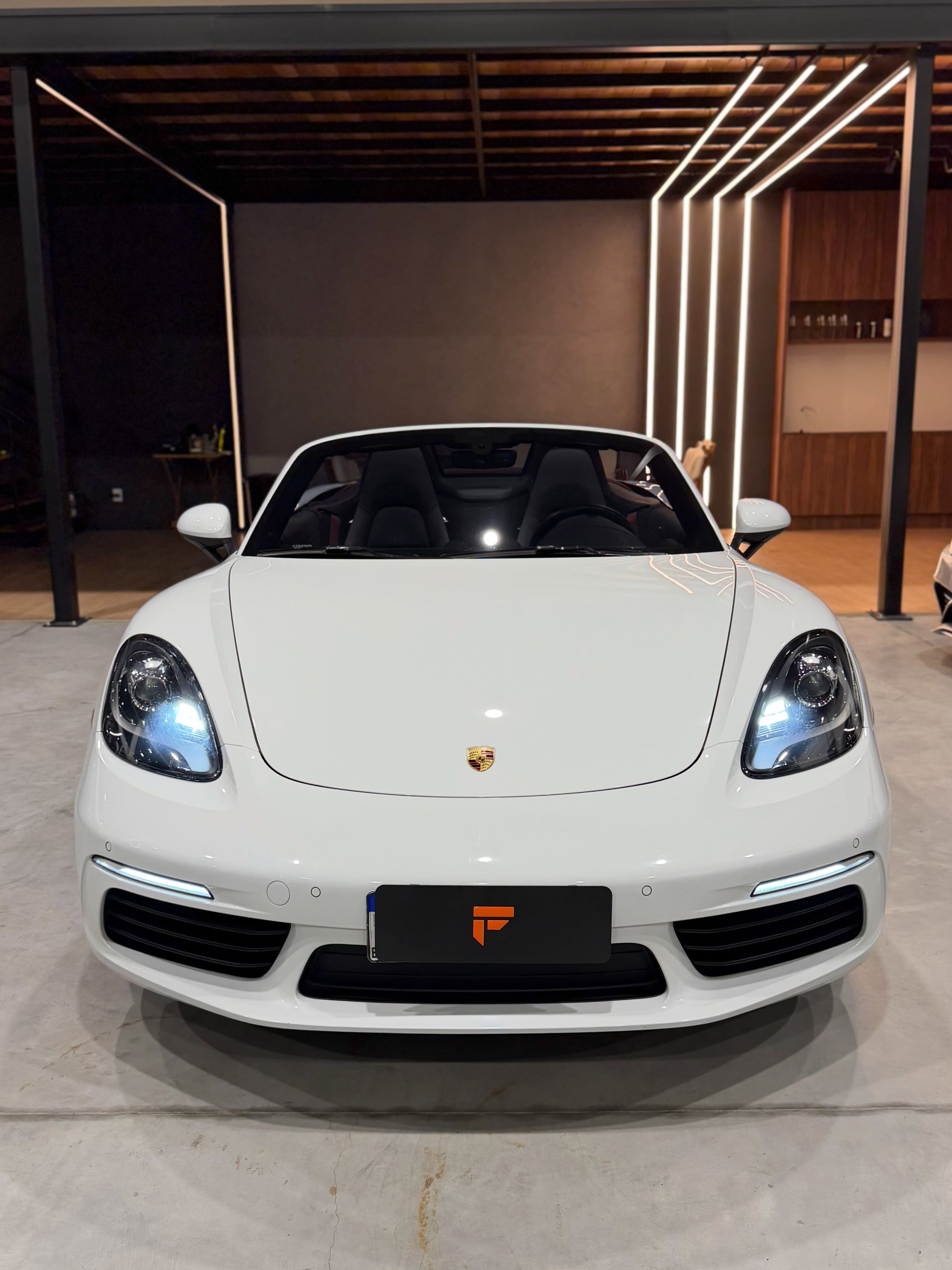 PORSCHE 718 BOXSTER 2.0 TURBO - Imagem 2