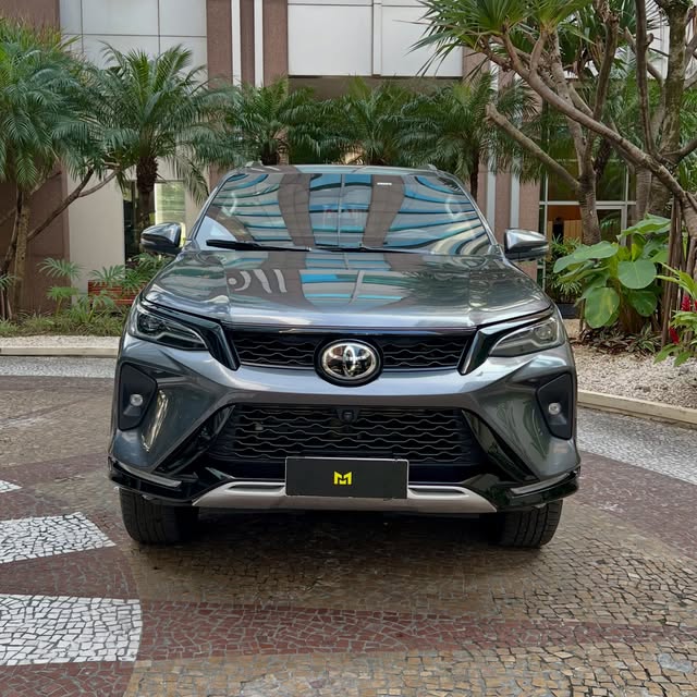 TOYOTA HILUX SW4 SRX PLATINUM - Imagem 2