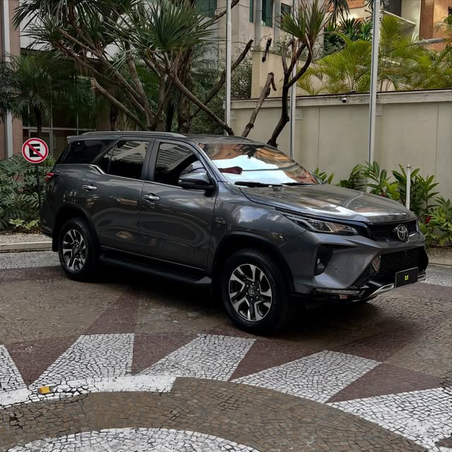 TOYOTA HILUX SW4 SRX PLATINUM - Imagem 3