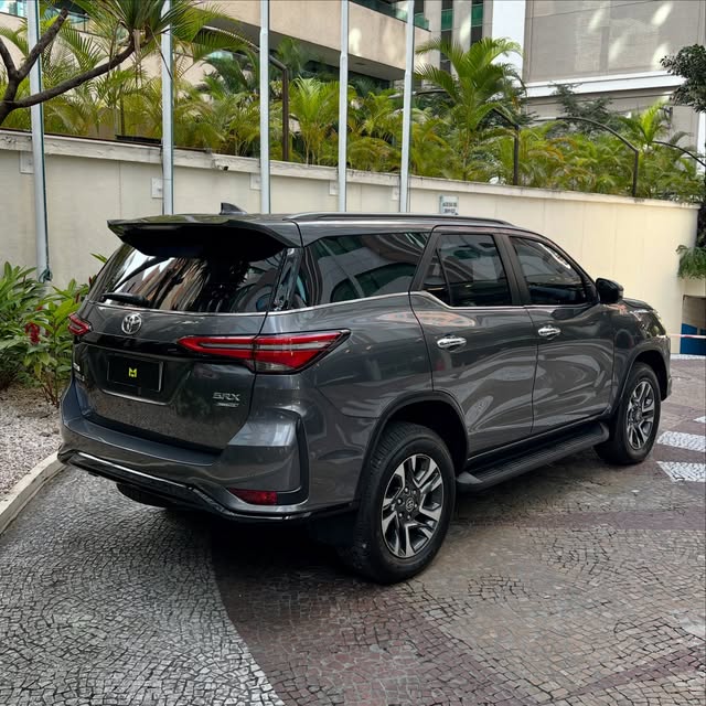 TOYOTA HILUX SW4 SRX PLATINUM - Imagem 5