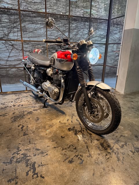 TRIUMPH BONNEVILLE - Imagem 1
