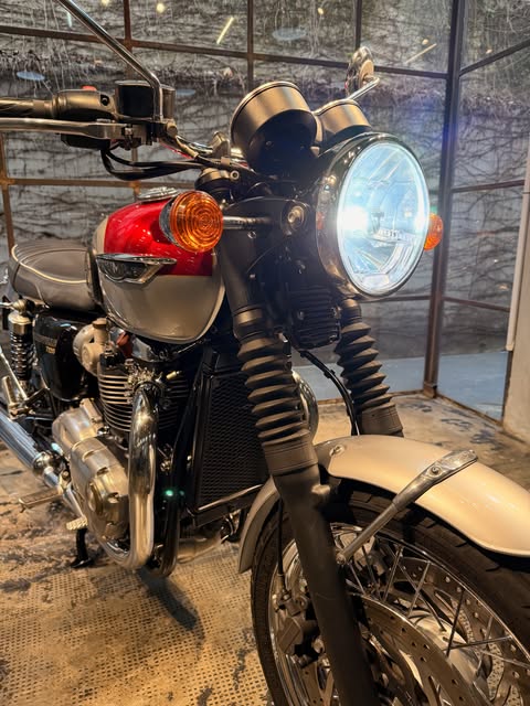 TRIUMPH BONNEVILLE - Imagem 3