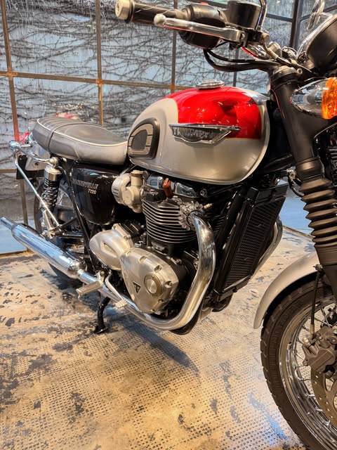 TRIUMPH BONNEVILLE - Imagem 4