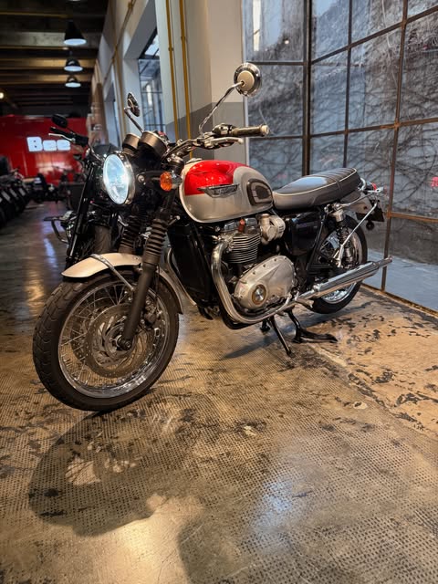 TRIUMPH BONNEVILLE - Imagem 6