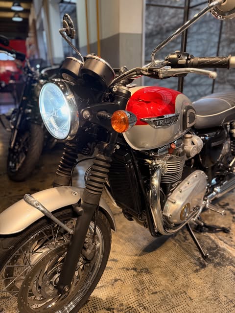 TRIUMPH BONNEVILLE - Imagem 7