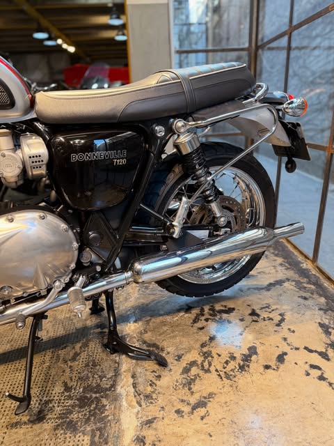 TRIUMPH BONNEVILLE - Imagem 9