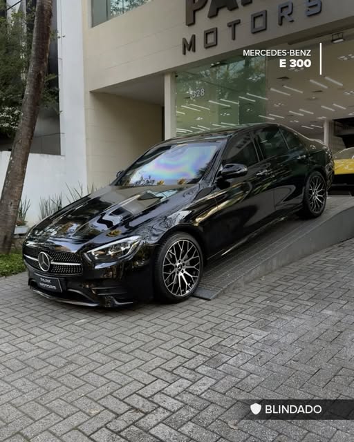 MERCEDES-BENZ E 300 AMG LINE - Imagem 1