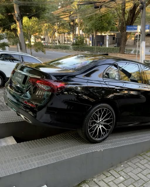MERCEDES-BENZ E 300 AMG LINE - Imagem 5