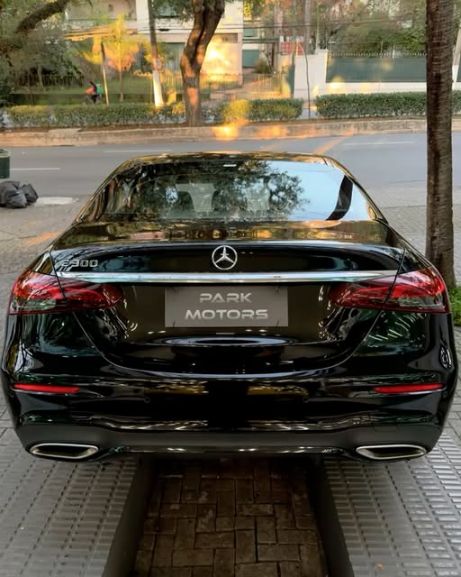 MERCEDES-BENZ E 300 AMG LINE - Imagem 6