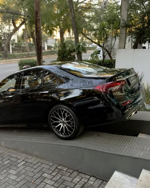 MERCEDES-BENZ E 300 AMG LINE - Imagem 7
