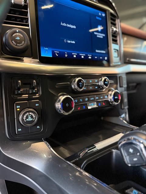 FORD F-150 LARIAT - Imagem 11