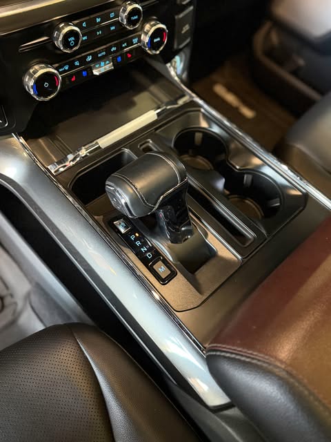 FORD F-150 LARIAT - Imagem 9