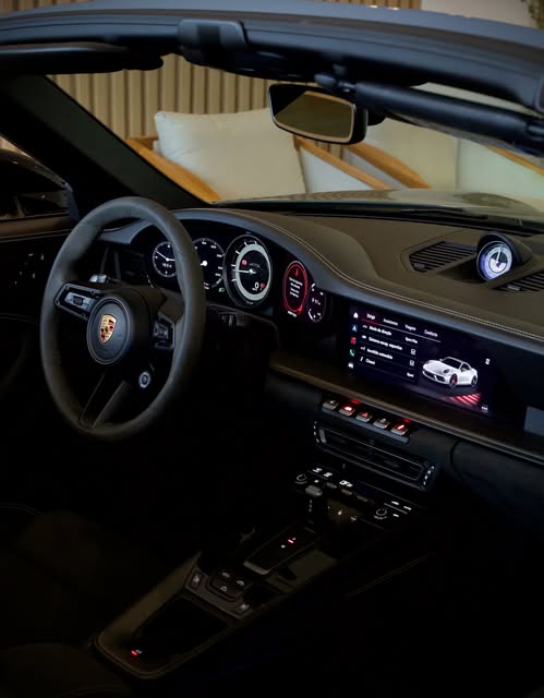 PORSCHE 911 CARRERA 4 GTS CABRIOLET PDK - Imagem 15