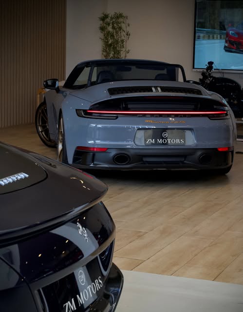 PORSCHE 911 CARRERA 4 GTS CABRIOLET PDK - Imagem 18