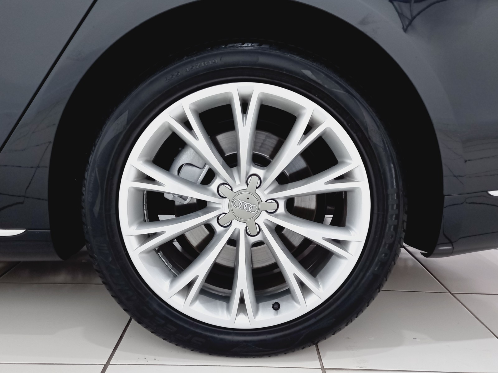 AUDI A8L - Imagem 10