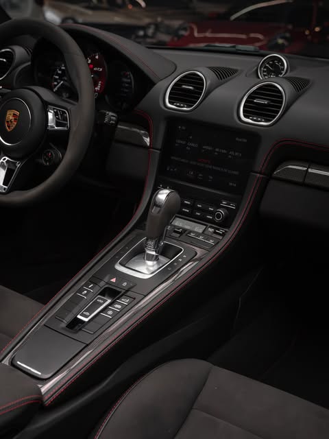 PORSCHE 718 BOXSTER GTS - Imagem 8