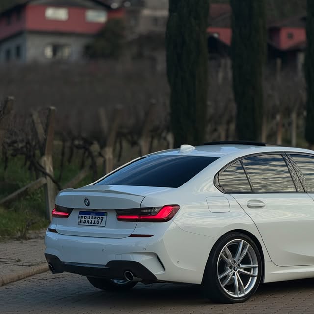 BMW 320I M SPORT - Imagem 10