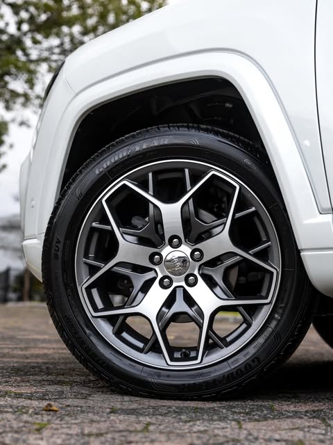 JEEP COMMANDER OVERLAND - Imagem 12