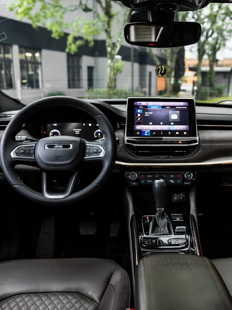 JEEP COMMANDER OVERLAND - Imagem 4