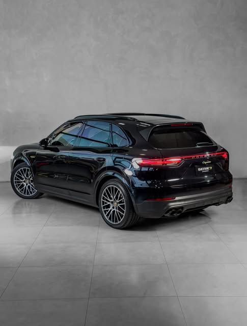 PORSCHE CAYENNE E-HYBRID - Imagem 11