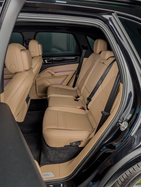 PORSCHE CAYENNE E-HYBRID - Imagem 4