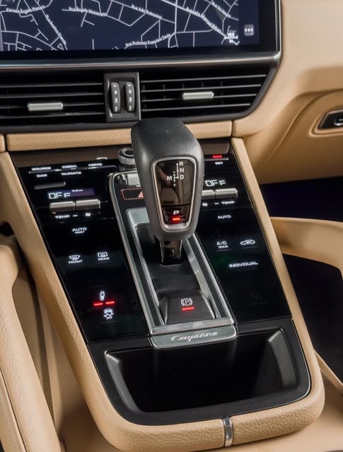 PORSCHE CAYENNE E-HYBRID - Imagem 7
