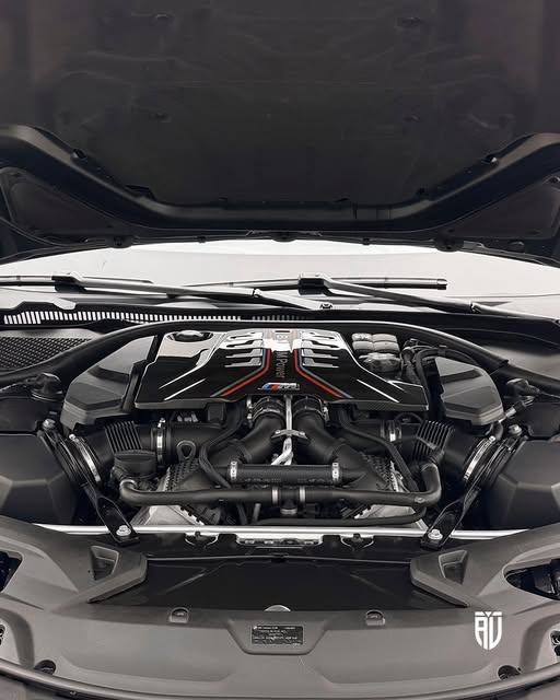 BMW M8 COMPETITION - Imagem 6