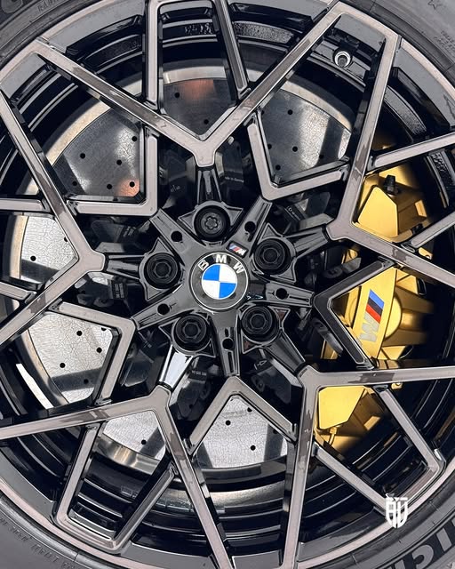 BMW M8 COMPETITION - Imagem 7