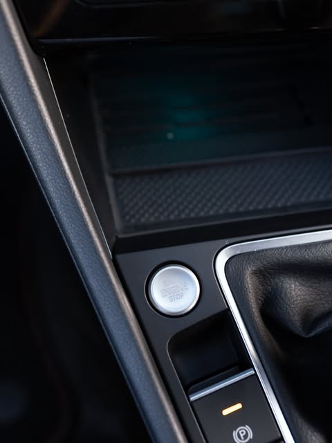 VOLKSWAGEN JETTA GLI - Imagem 12