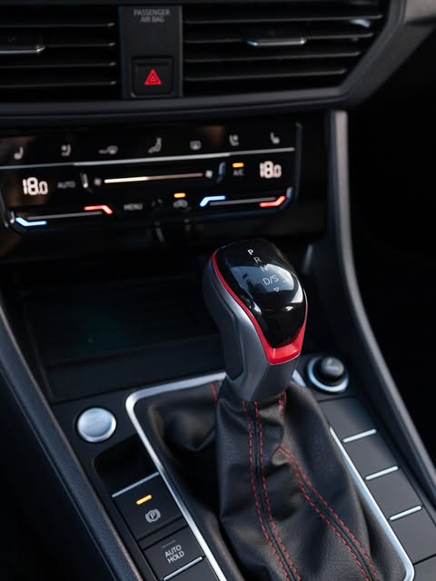 VOLKSWAGEN JETTA GLI - Imagem 14
