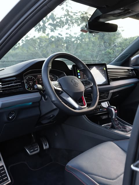 VOLKSWAGEN JETTA GLI - Imagem 10