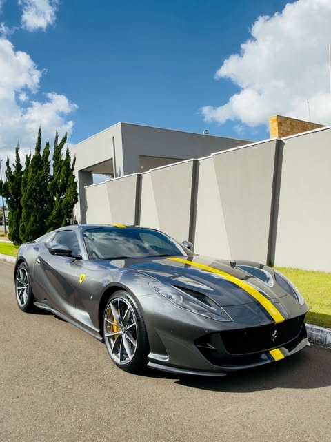 FERRARI 812 GTS - Imagem 1