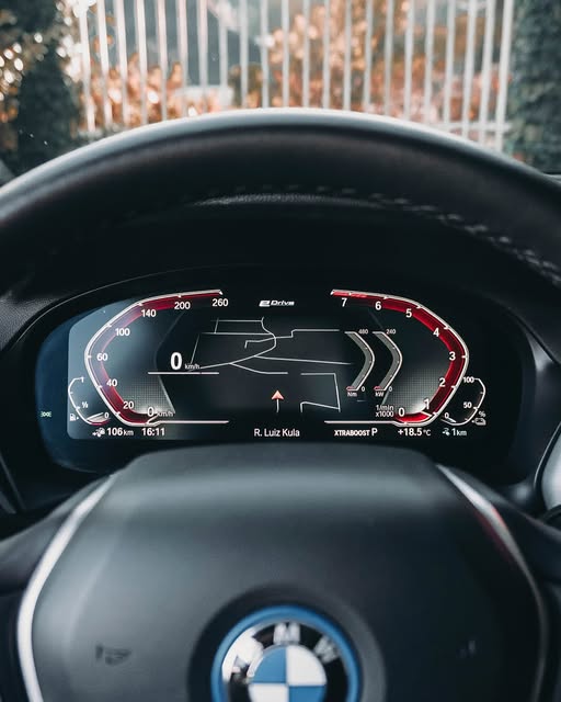 BMW X3 XDRIVE30E X-LINE - Imagem 4