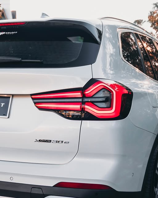 BMW X3 XDRIVE30E X-LINE - Imagem 10