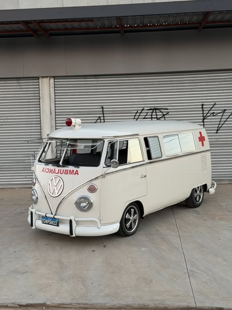 VOLKSWAGEN KOMBI AMBULÂNCIA - Imagem 1