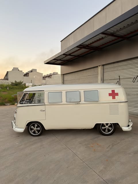 VOLKSWAGEN KOMBI AMBULÂNCIA - Imagem 4