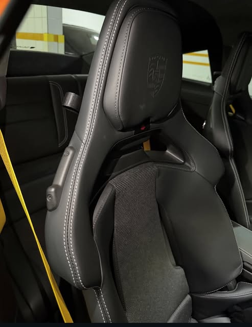 PORSCHE 911 GT3 TOURING - Imagem 2