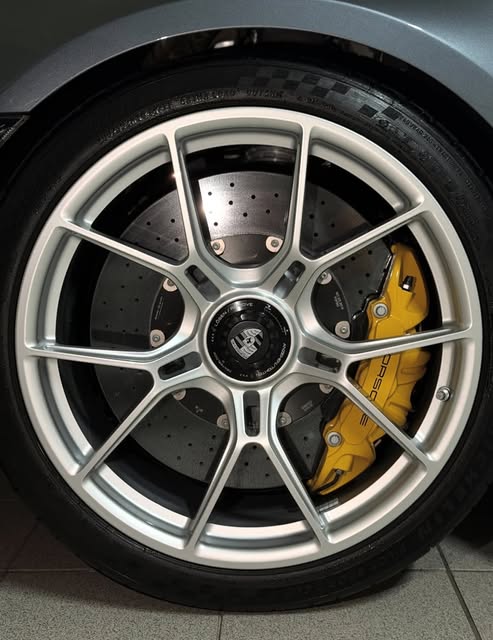 PORSCHE 911 GT3 TOURING - Imagem 4