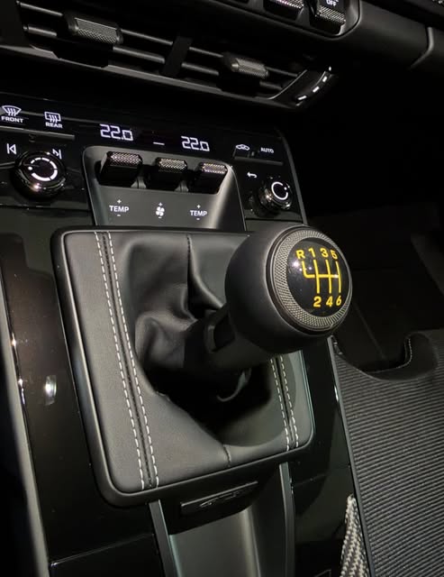PORSCHE 911 GT3 TOURING - Imagem 6