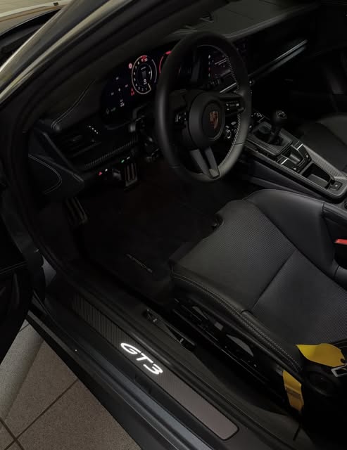 PORSCHE 911 GT3 TOURING - Imagem 8