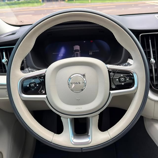 VOLVO XC60 T8 HYBRID ULTRA - Imagem 14