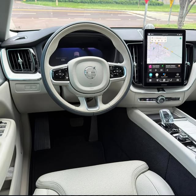 VOLVO XC60 T8 HYBRID ULTRA - Imagem 4