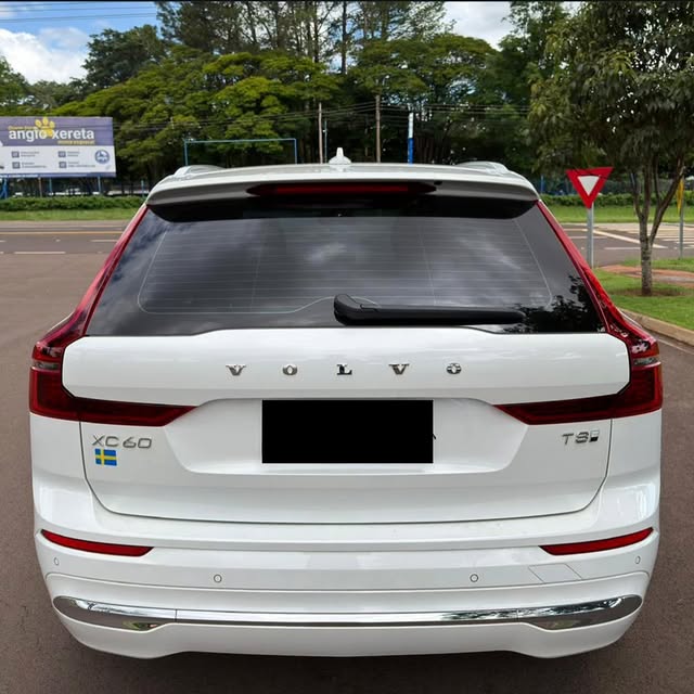 VOLVO XC60 T8 HYBRID ULTRA - Imagem 7