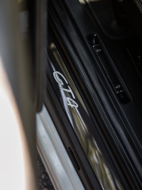 PORSCHE CAYMAN GT4 - Imagem 12