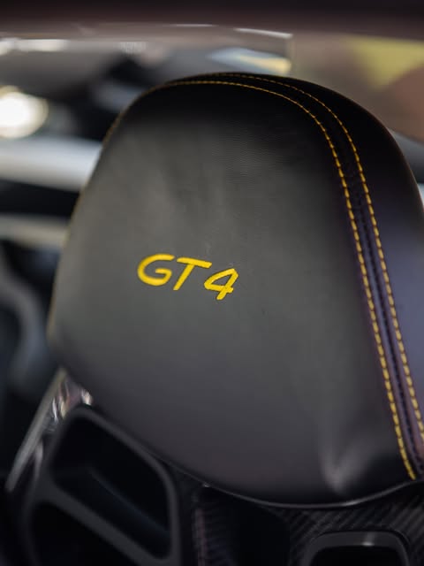 PORSCHE CAYMAN GT4 - Imagem 14