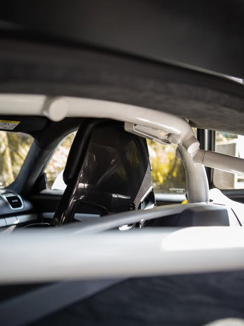 PORSCHE CAYMAN GT4 - Imagem 15